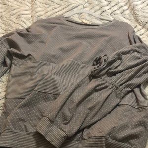 Easel balloon tie sleeved top